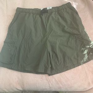 Columbia Cargo Shorts (L)